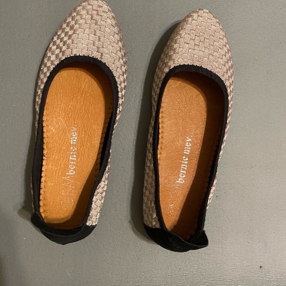 Bernie Mev. black light gold ballet flats size 6